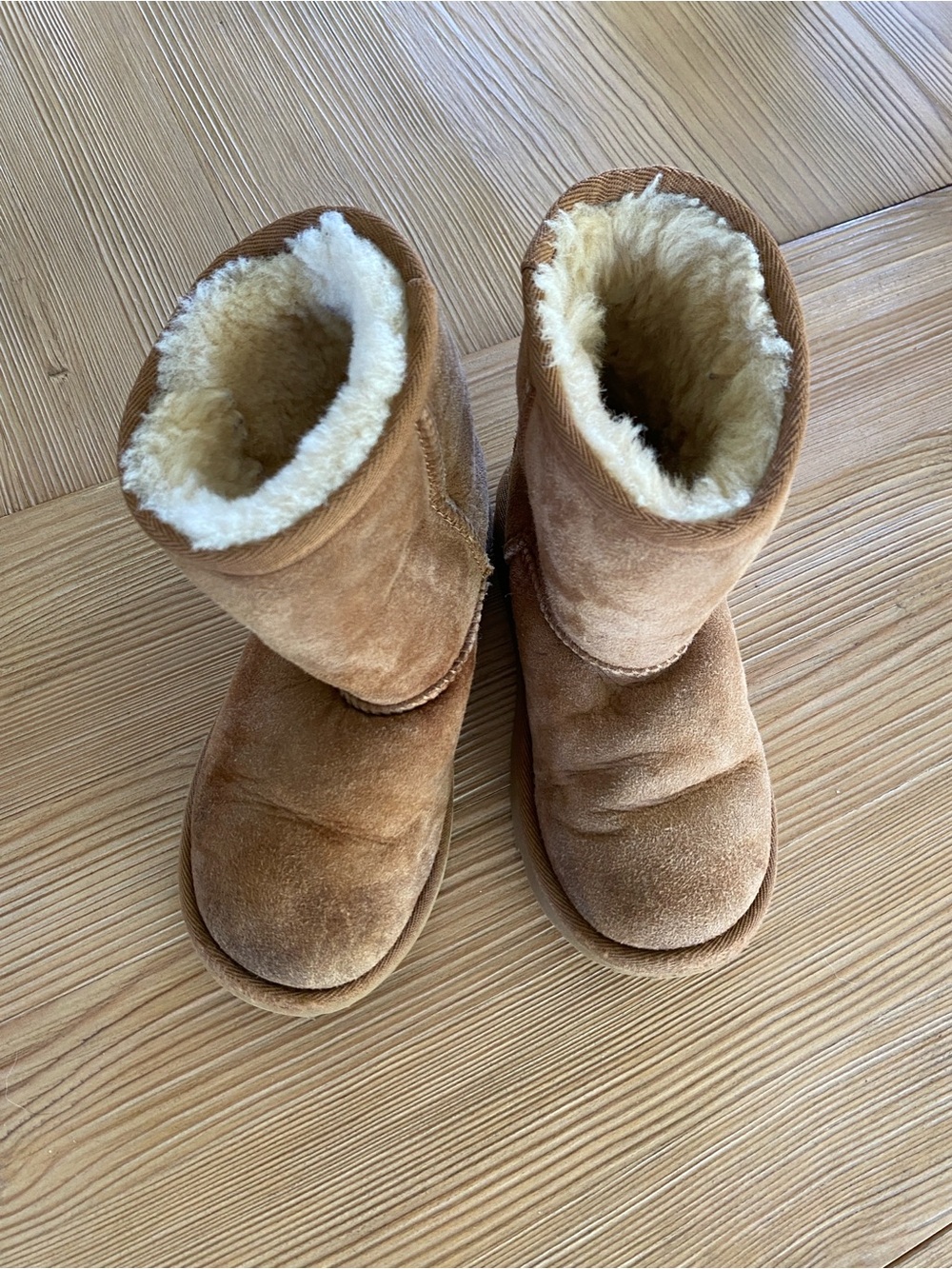 Ugg Classic Shearling Lined Suede Boots - Chestnut size 12